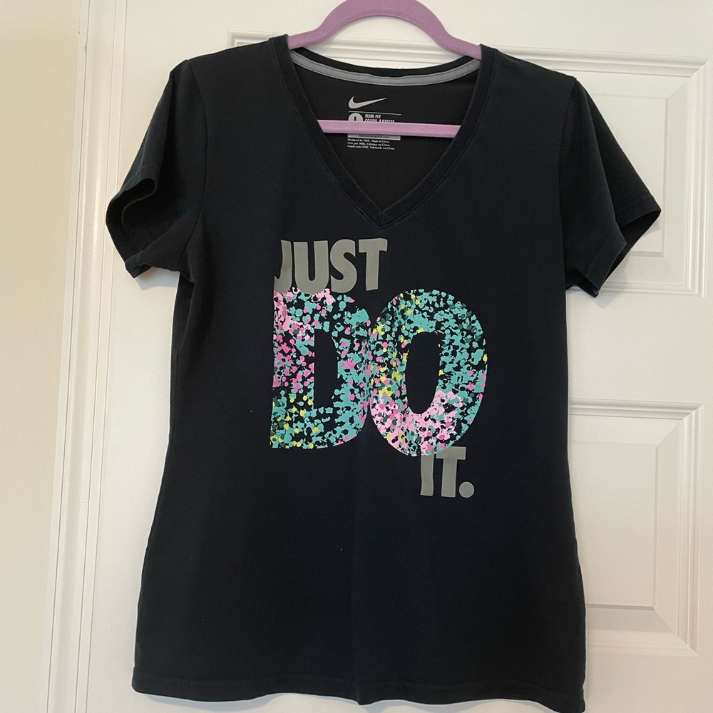Nike “JustDoIt” slim Fit size Large T Shirt W/multicolors on the word “DO IT”